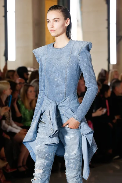 Look 64
